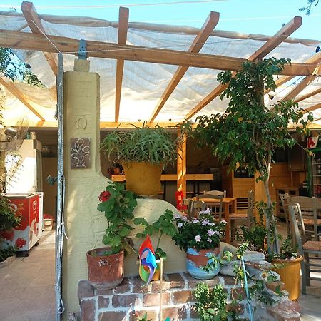 Aposperitis Rooms & Apartments Kini Zewnętrze zdjęcie
