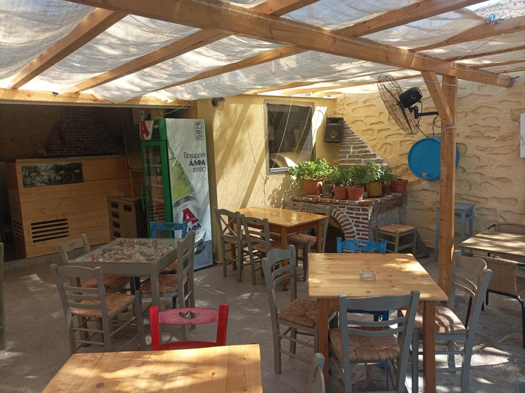 Aposperitis Rooms & Apartments Kini Zewnętrze zdjęcie