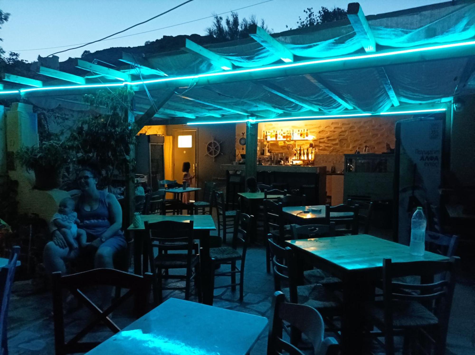 Aposperitis Rooms & Apartments Kini Zewnętrze zdjęcie