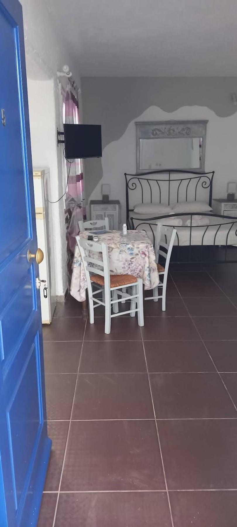 Aposperitis Rooms & Apartments Kini Zewnętrze zdjęcie