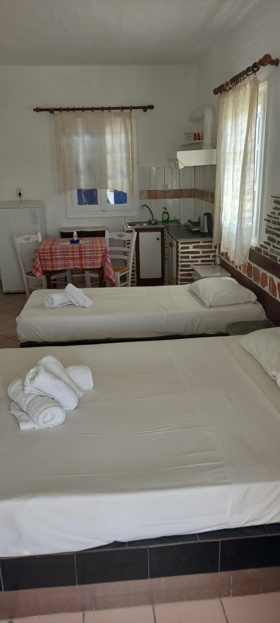 Aposperitis Rooms & Apartments Kini Zewnętrze zdjęcie
