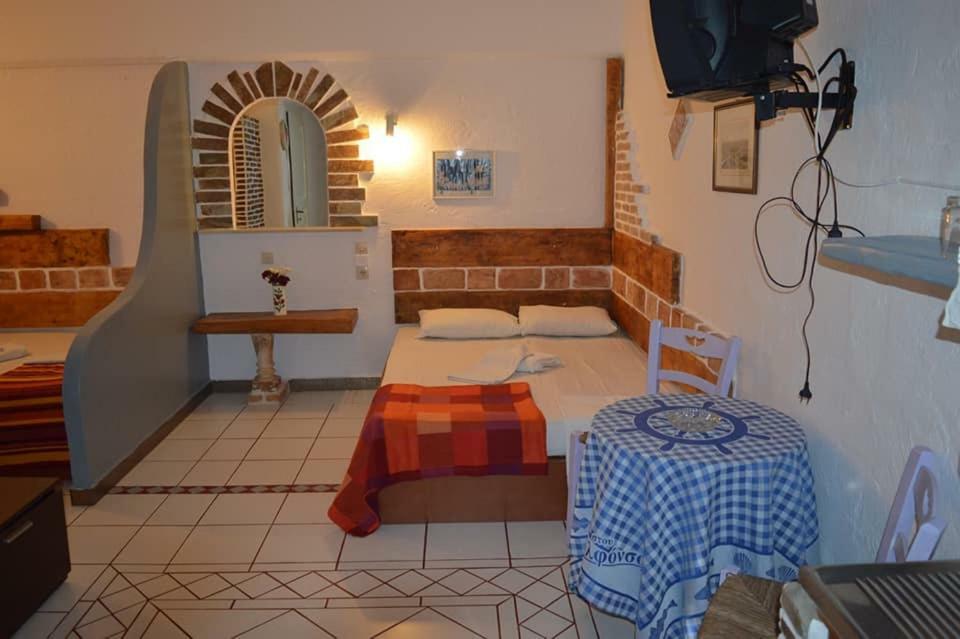 Aposperitis Rooms & Apartments Kini Zewnętrze zdjęcie